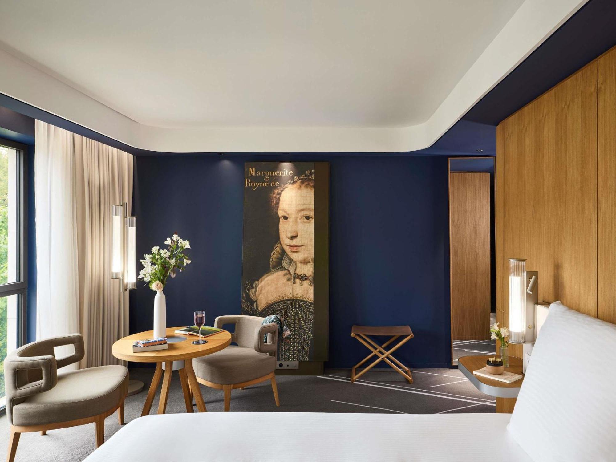 Junior Suite Double Bed Eiffel Tower View